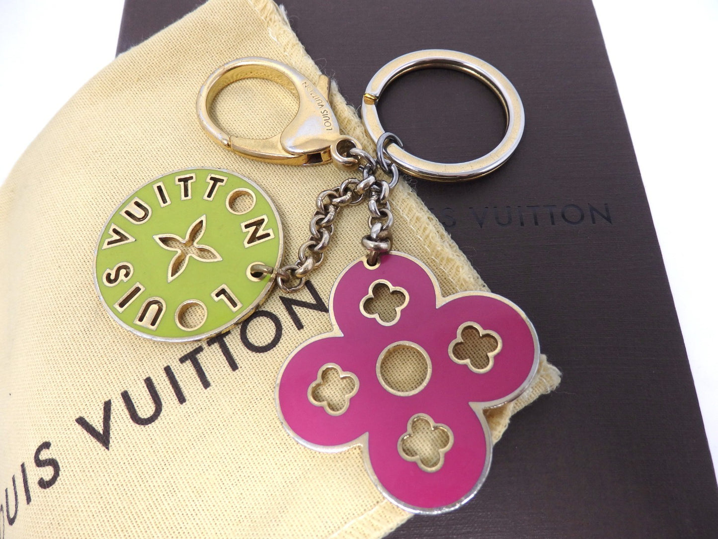LOUIS VUITTON Porte Cles Looping Flower Bag Charm Key Ring Chain Pink Green Box